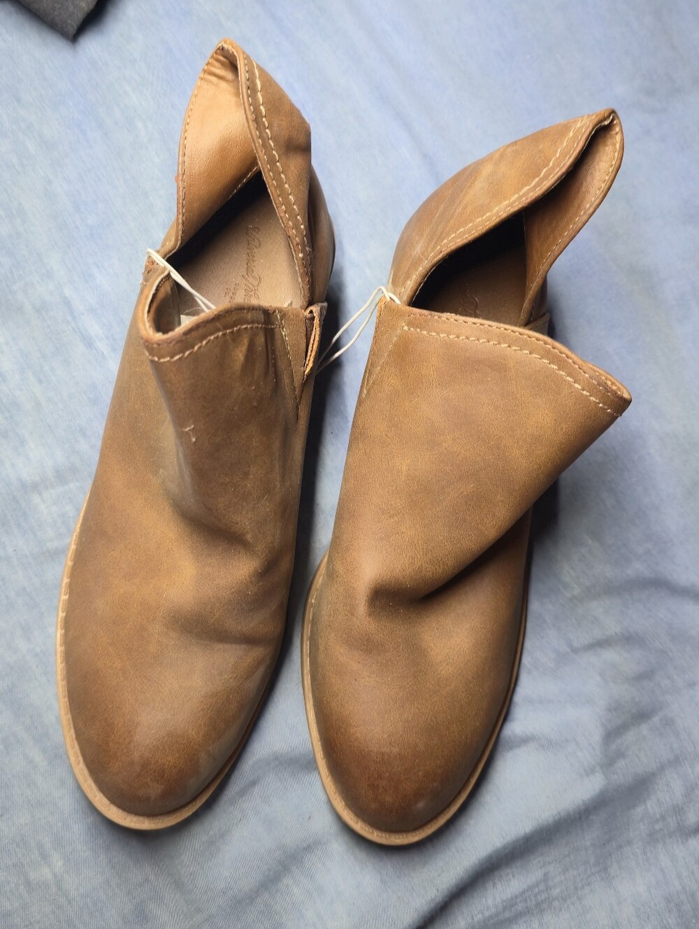 Universal Thread Faux Leather Brown V-Cut Ankle Booties Low Block Heel Size 7 Co